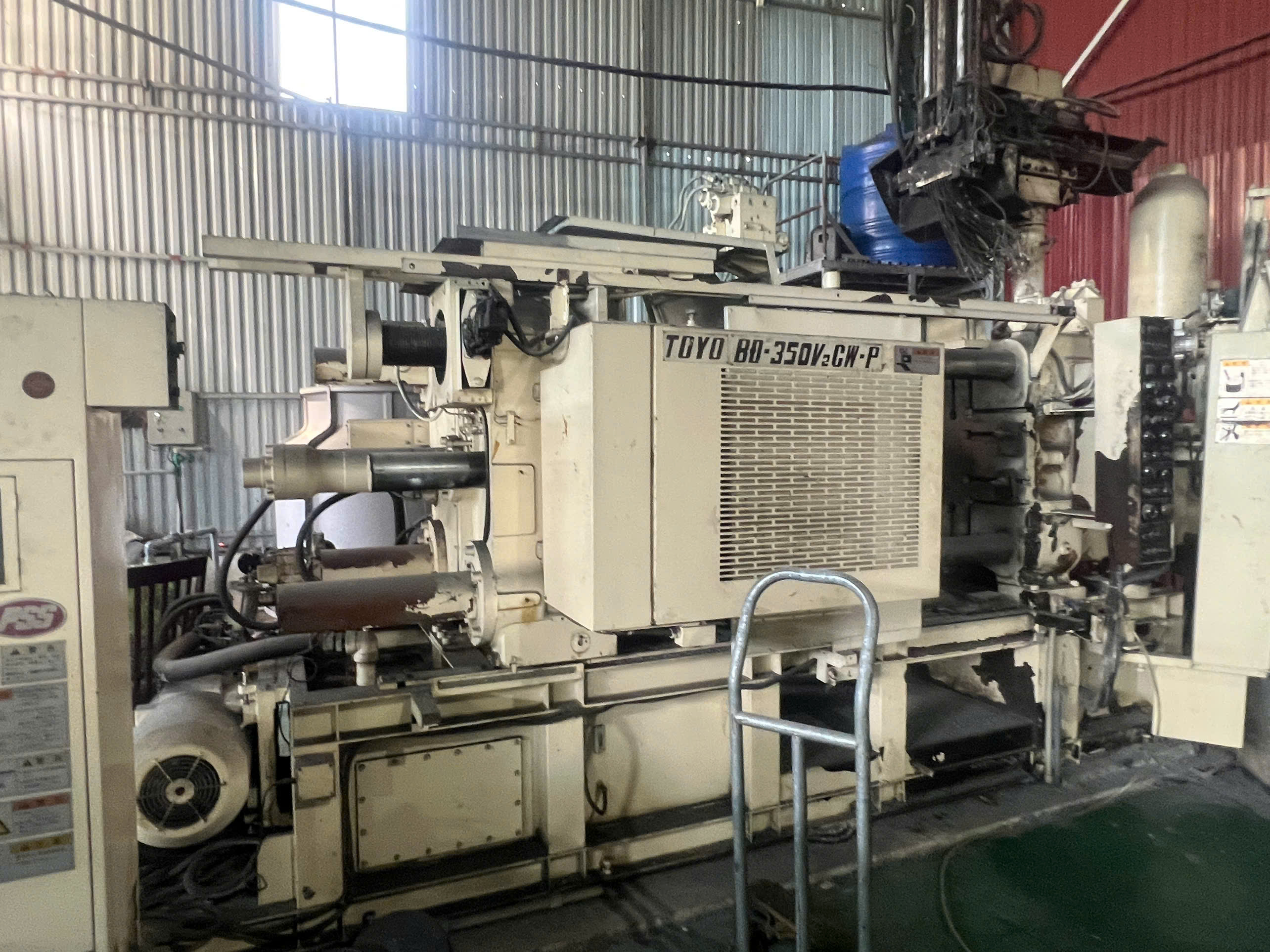 Injection Molding Machine 4.jpg